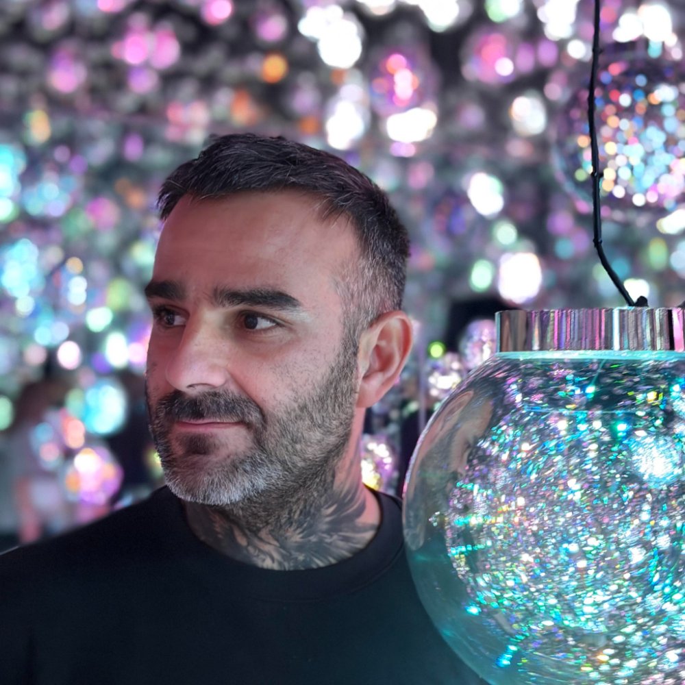 Portrait of Julien Jimenez, founder of HoldTabl